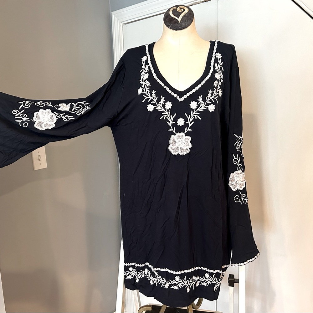 Diana Embroidered tunic top Navy and white